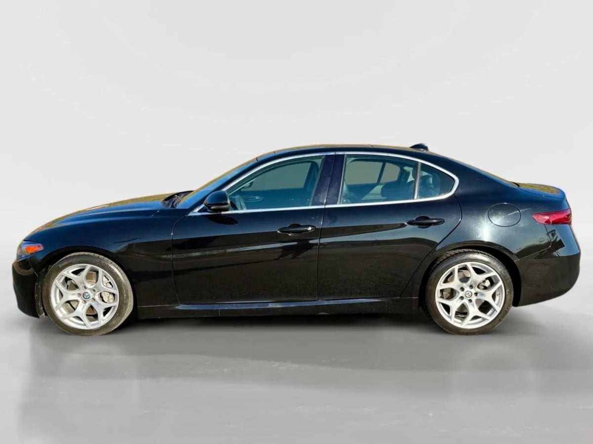 2018 Alfa Romeo Giulia Ti photo 2