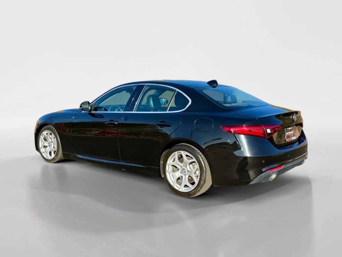 2018 Alfa Romeo Giulia Ti photo 3