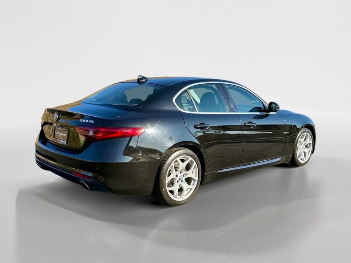 2018 Alfa Romeo Giulia Ti photo 5
