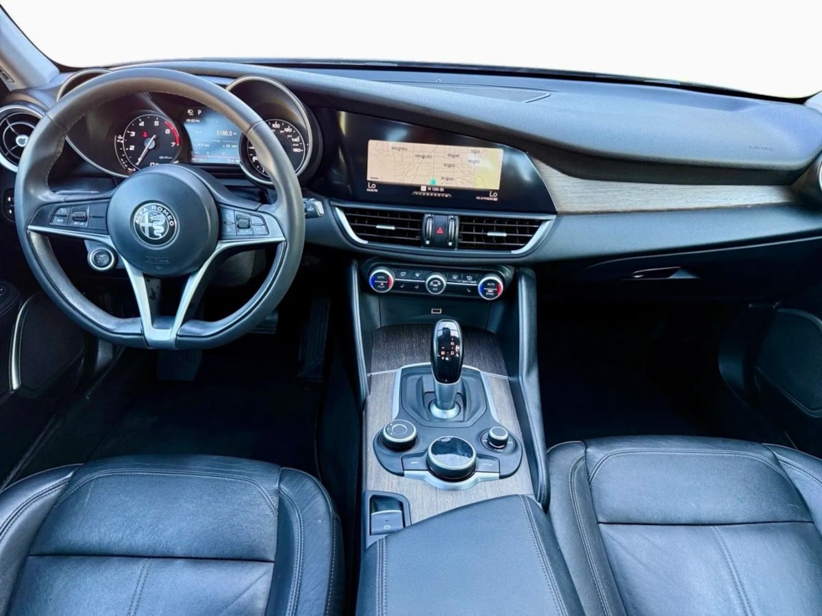 2018 Alfa Romeo Giulia Ti photo 9