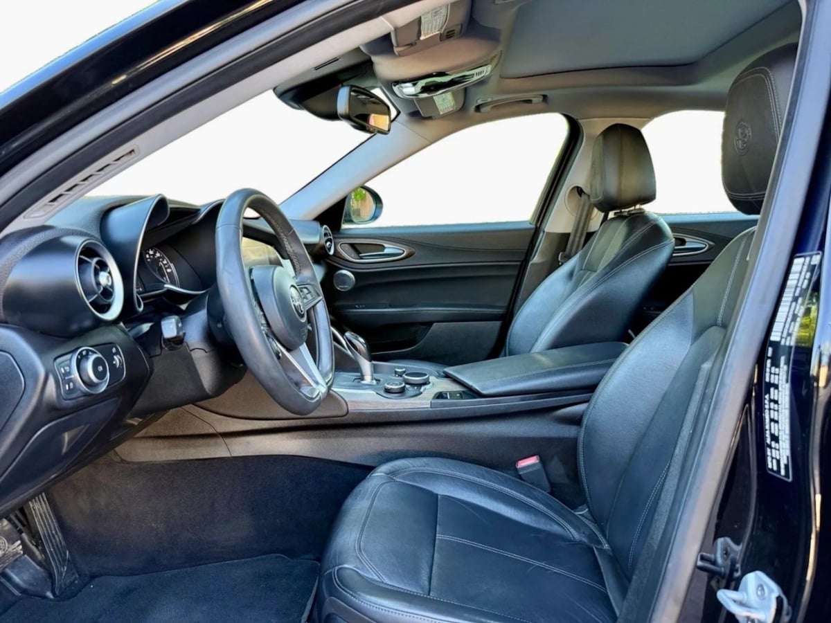 2018 Alfa Romeo Giulia Ti photo 10