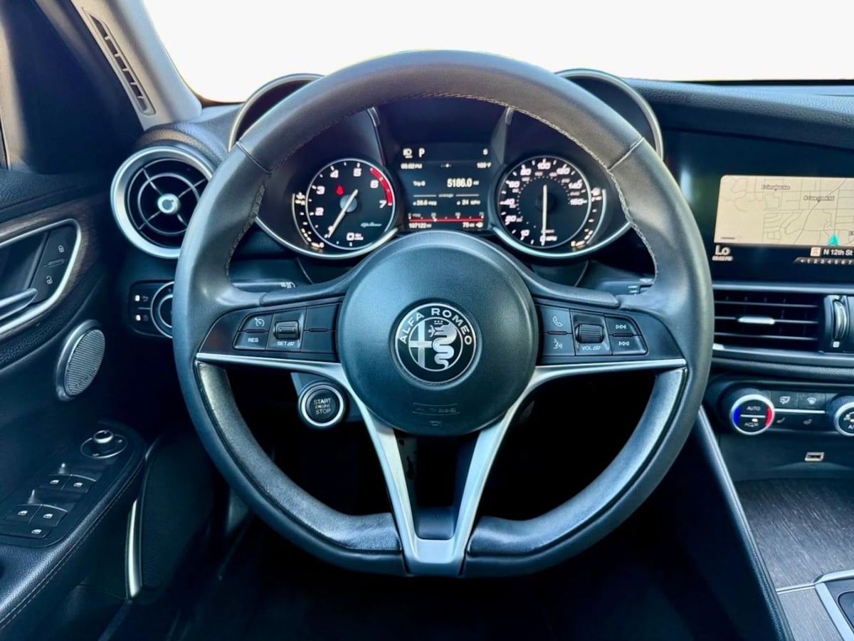2018 Alfa Romeo Giulia Ti photo 12