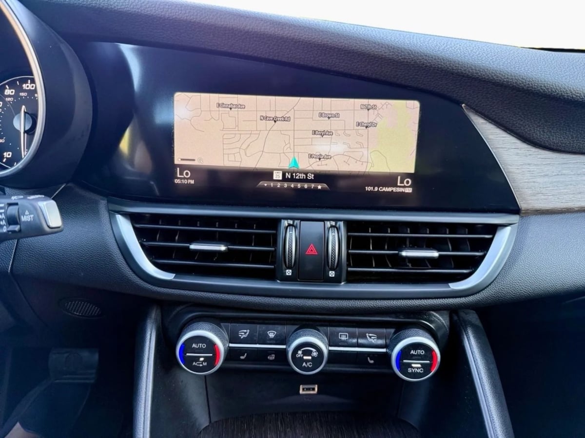 2018 Alfa Romeo Giulia Ti photo 13