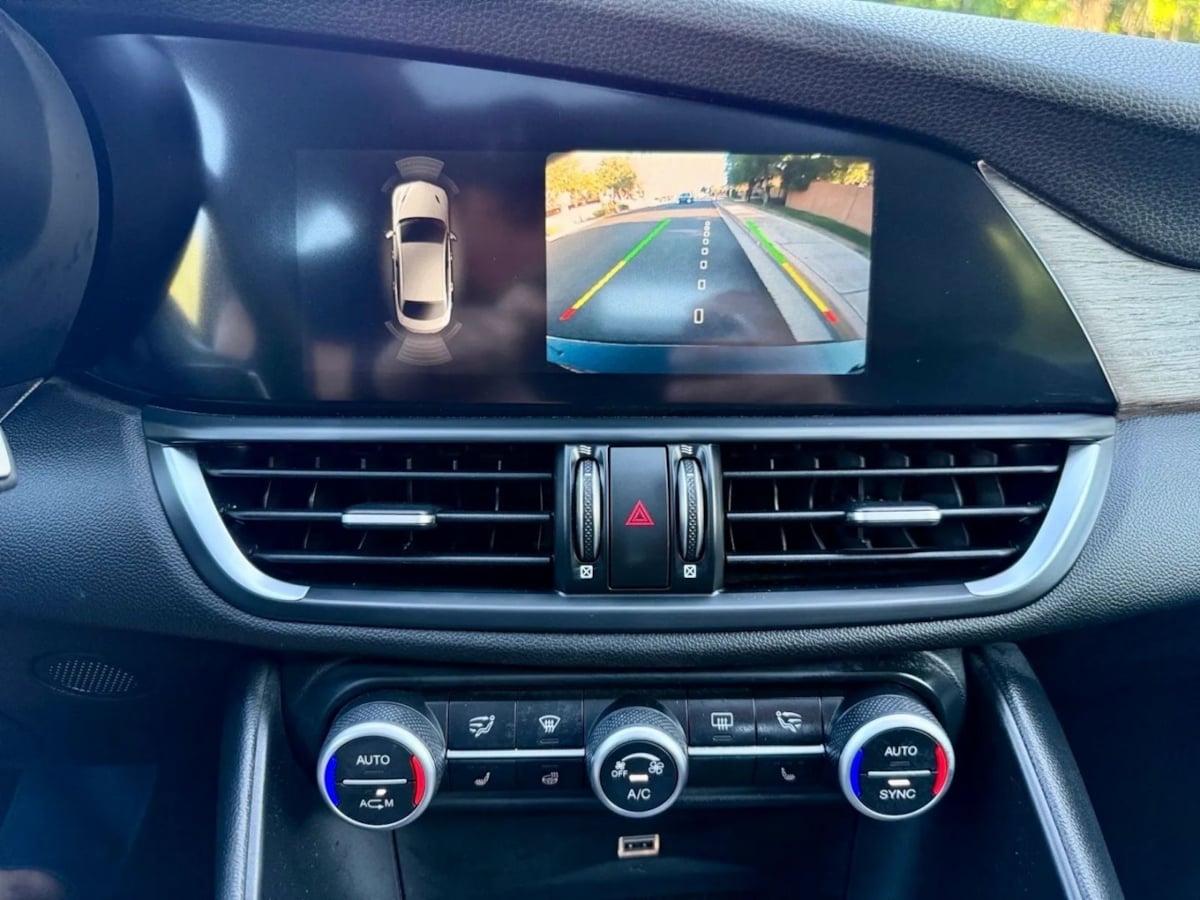 2018 Alfa Romeo Giulia Ti photo 14