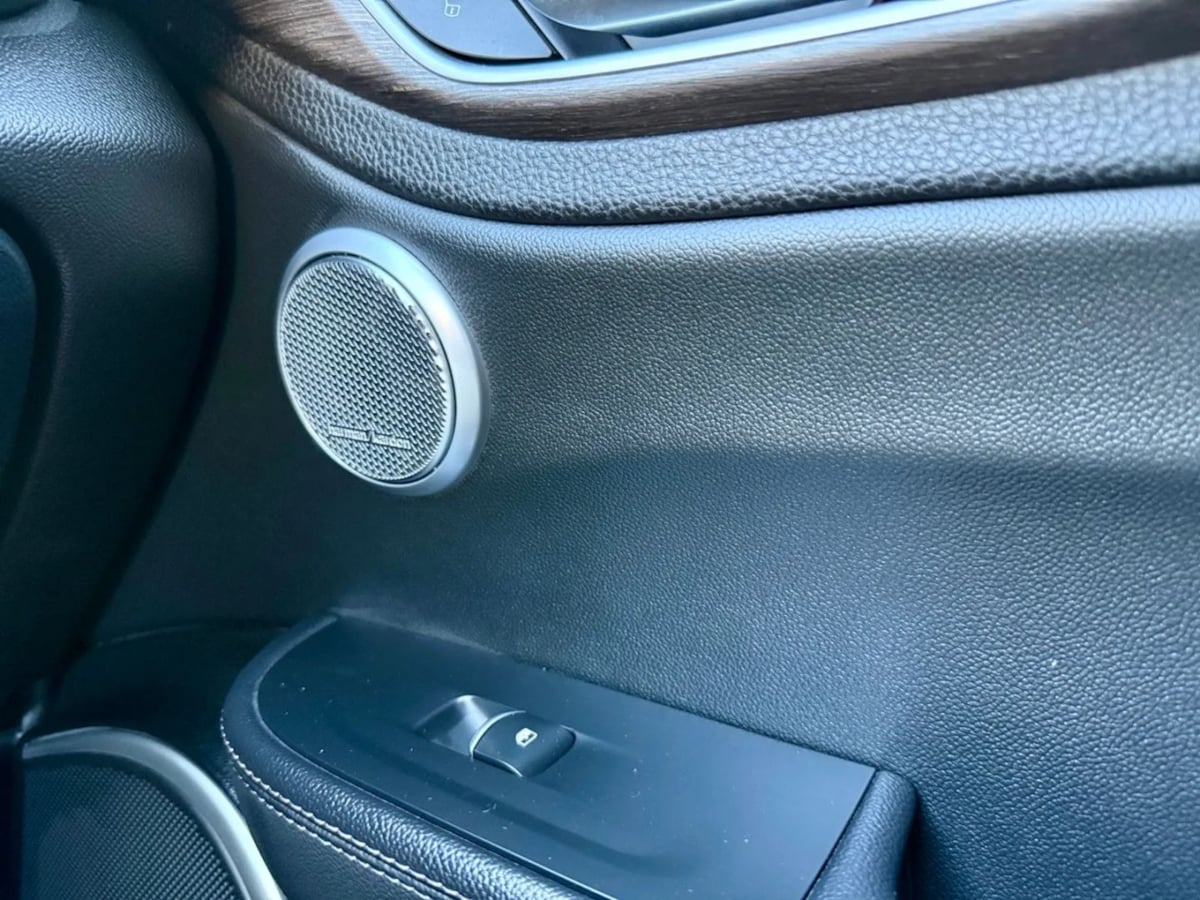 2018 Alfa Romeo Giulia Ti photo 18