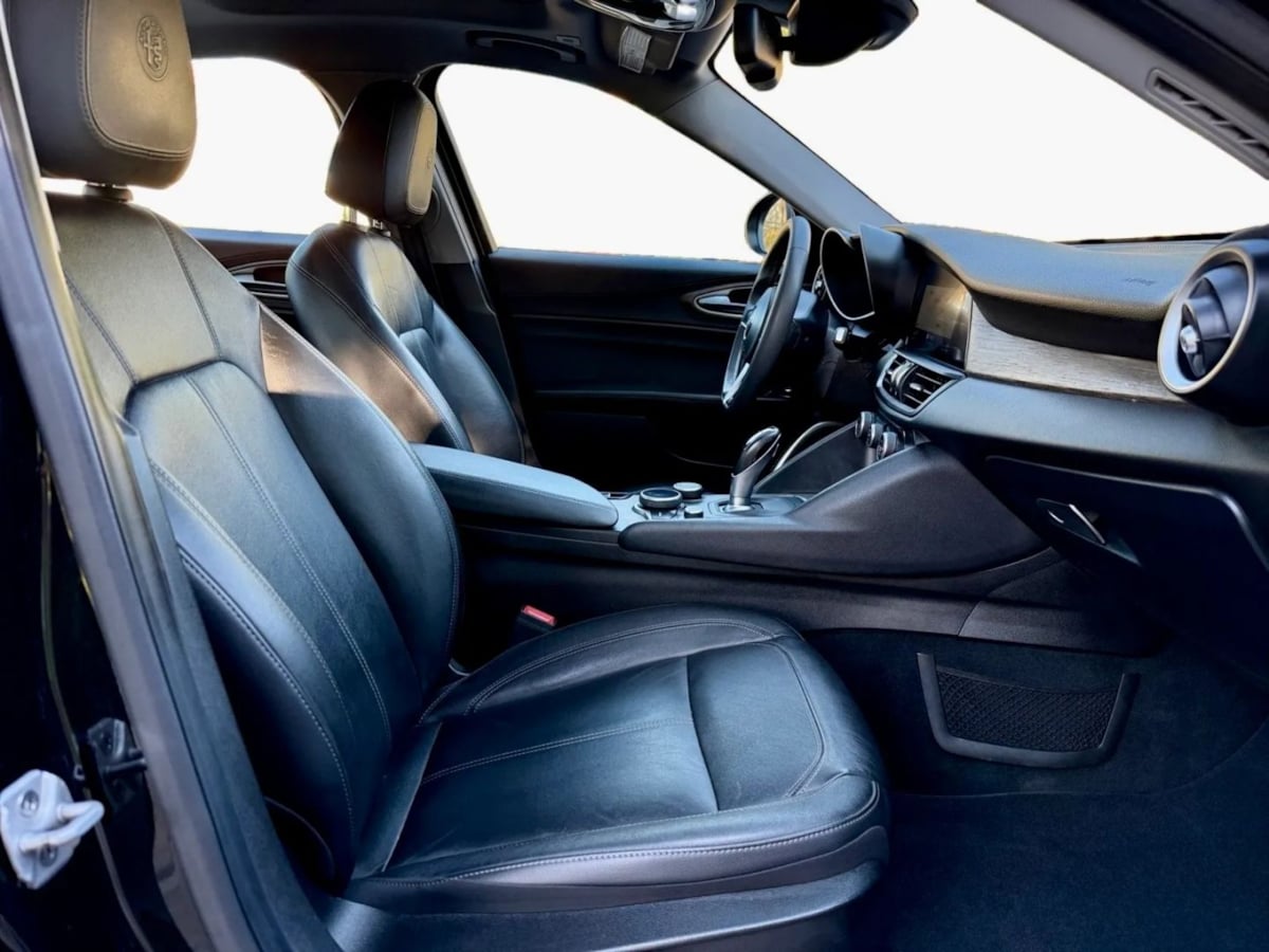 2018 Alfa Romeo Giulia Ti photo 19