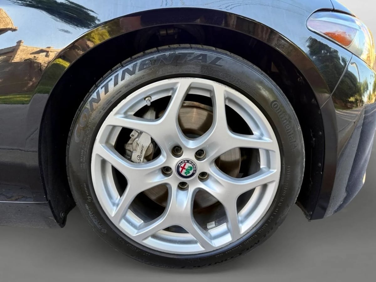 2018 Alfa Romeo Giulia Ti photo 23