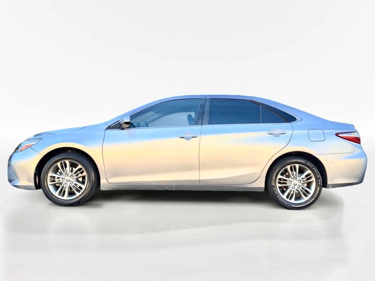 2017 Toyota Camry XLE XSE photo 2