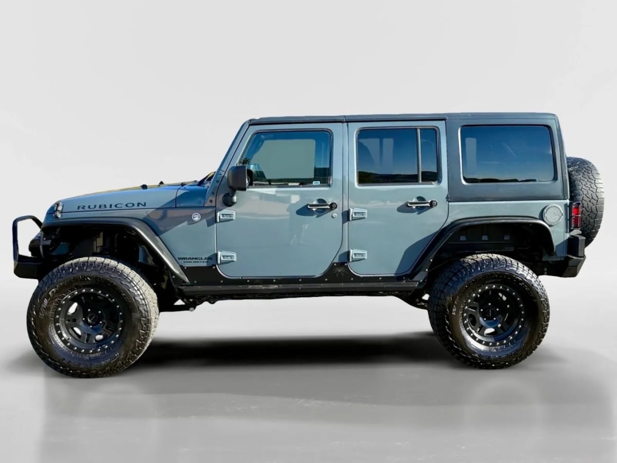 2015 Jeep Wrangler Unlimited Rubicon photo 2