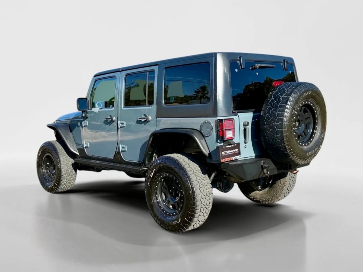 2015 Jeep Wrangler Unlimited Rubicon photo 3