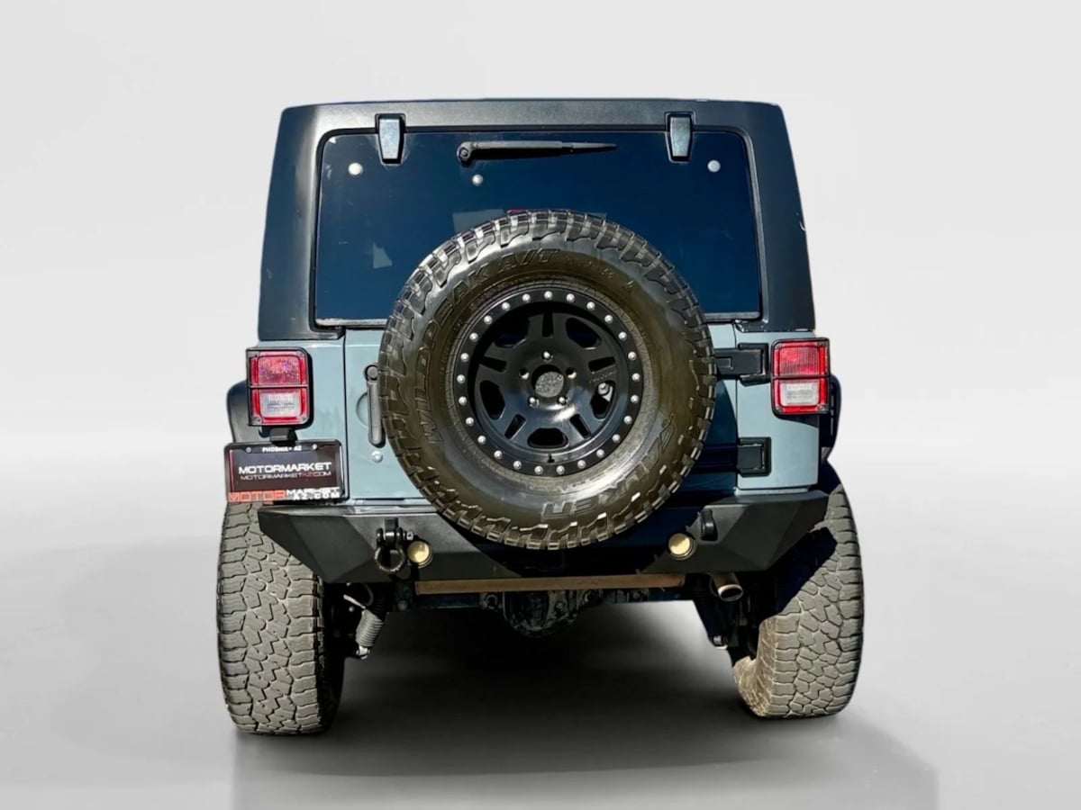 2015 Jeep Wrangler Unlimited Rubicon photo 4