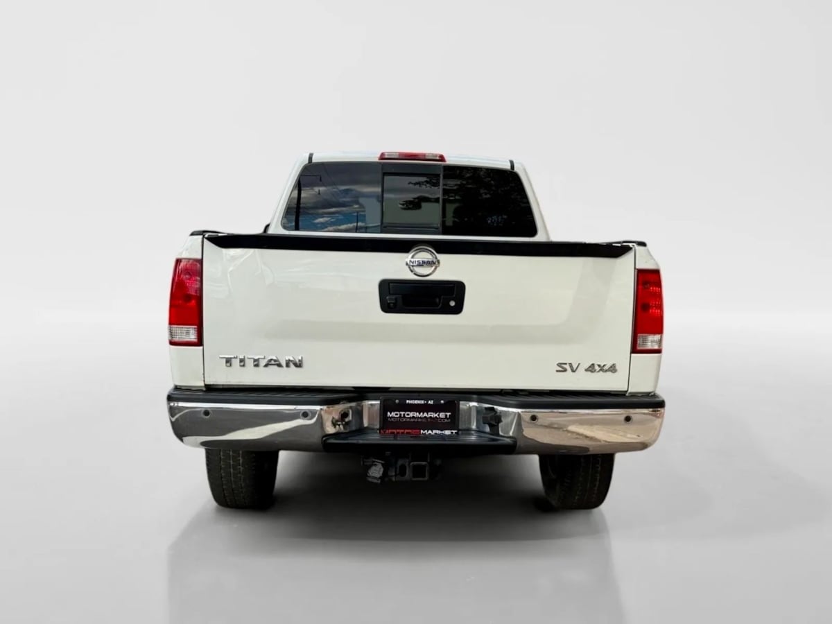 2014 Nissan Titan SV photo 4
