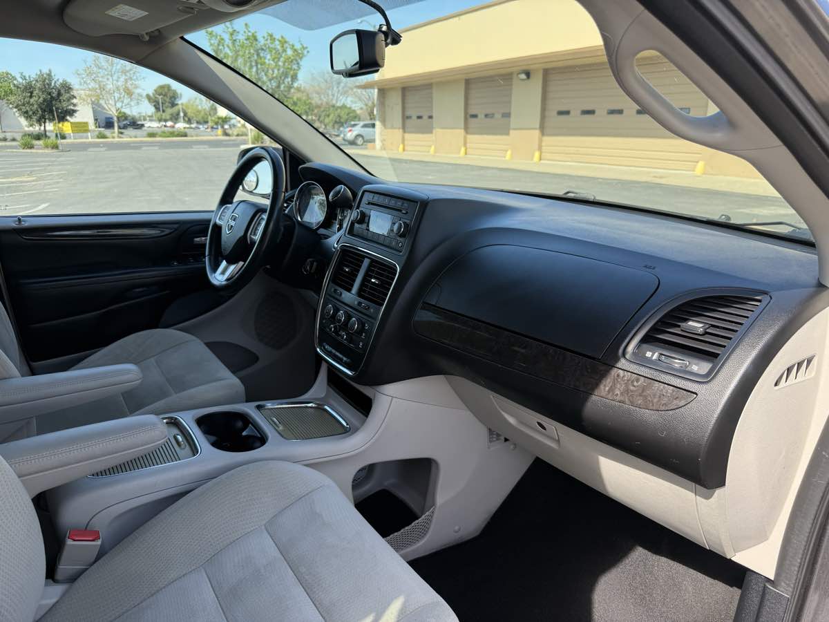 2016 Dodge Grand Caravan SXT - Photo 17
