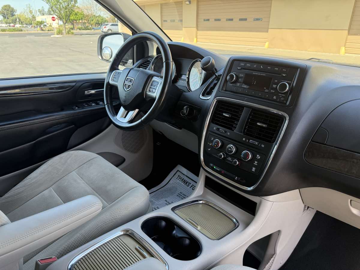 2016 Dodge Grand Caravan SXT - Photo 16