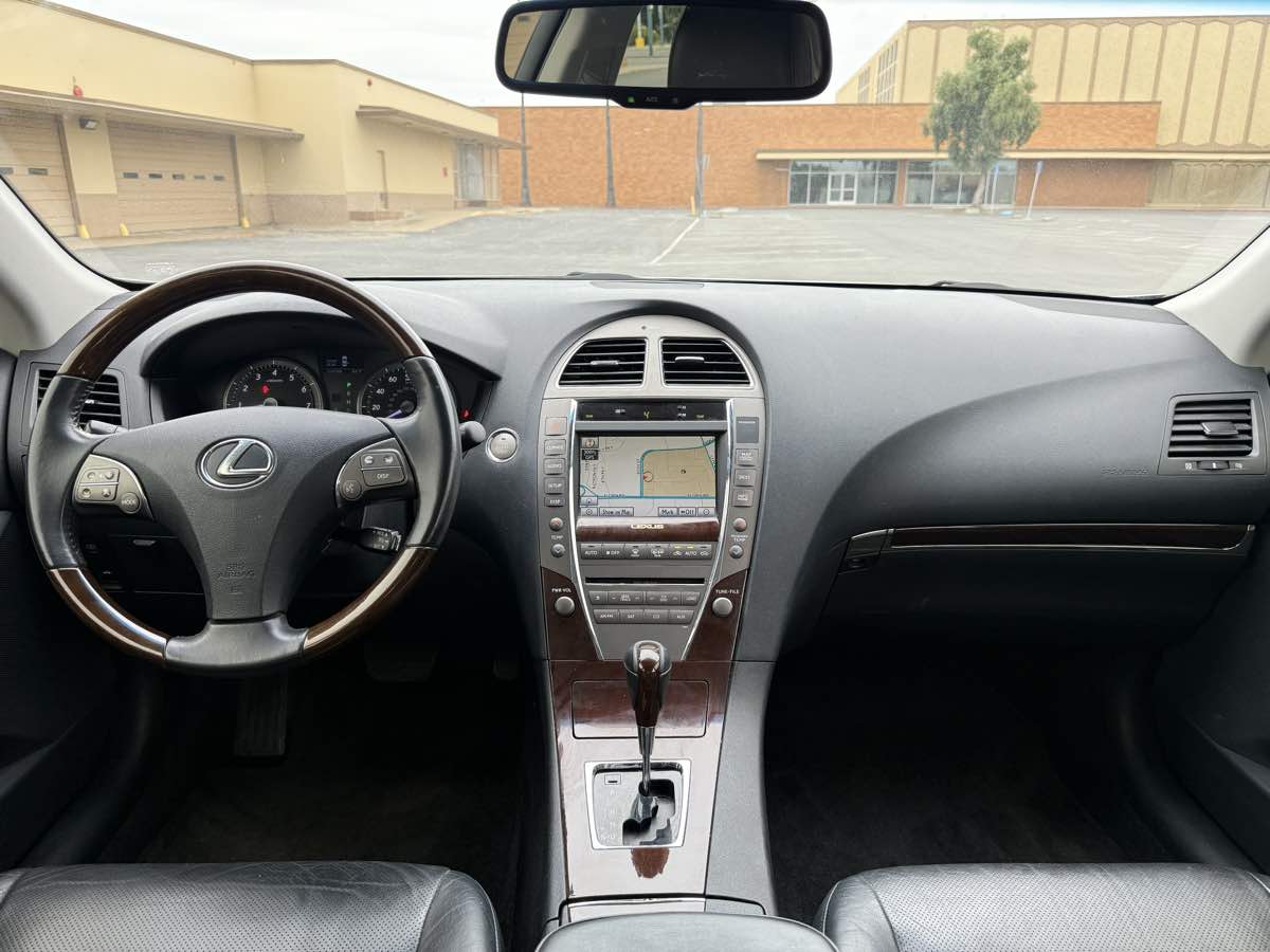 2012 Lexus ES 350 - Photo 16