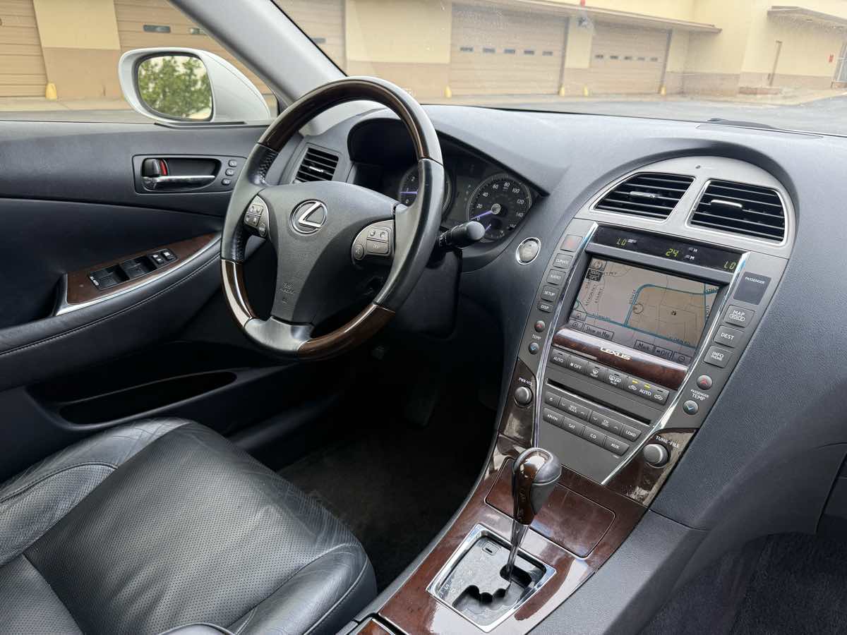 2012 Lexus ES 350 - Photo 19
