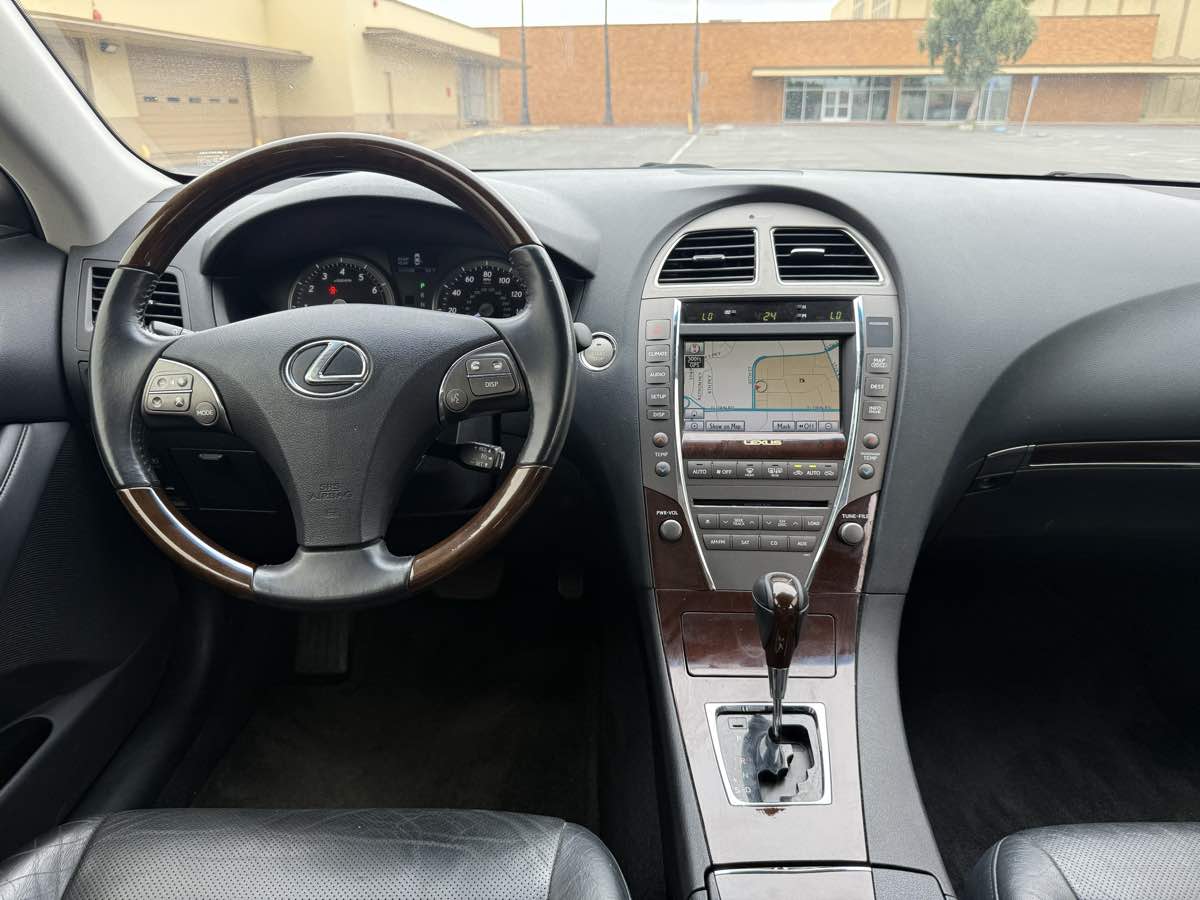 2012 Lexus ES 350 - Photo 17
