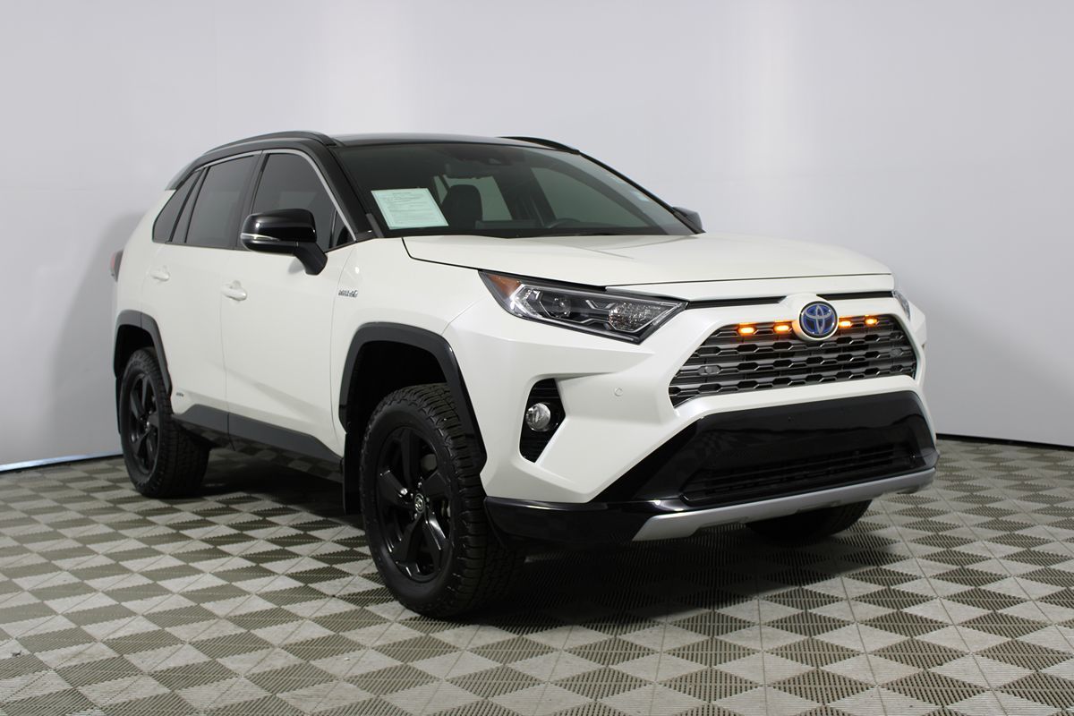 2020 Toyota RAV4 Hybrid XSE w/ Tech Pkg