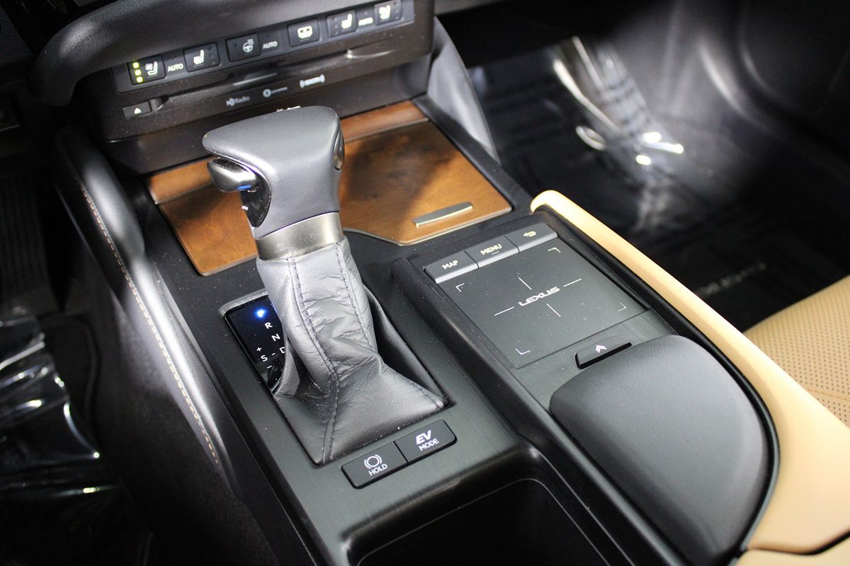 Sold 2022 Lexus ES 300h Luxury in Montclair
