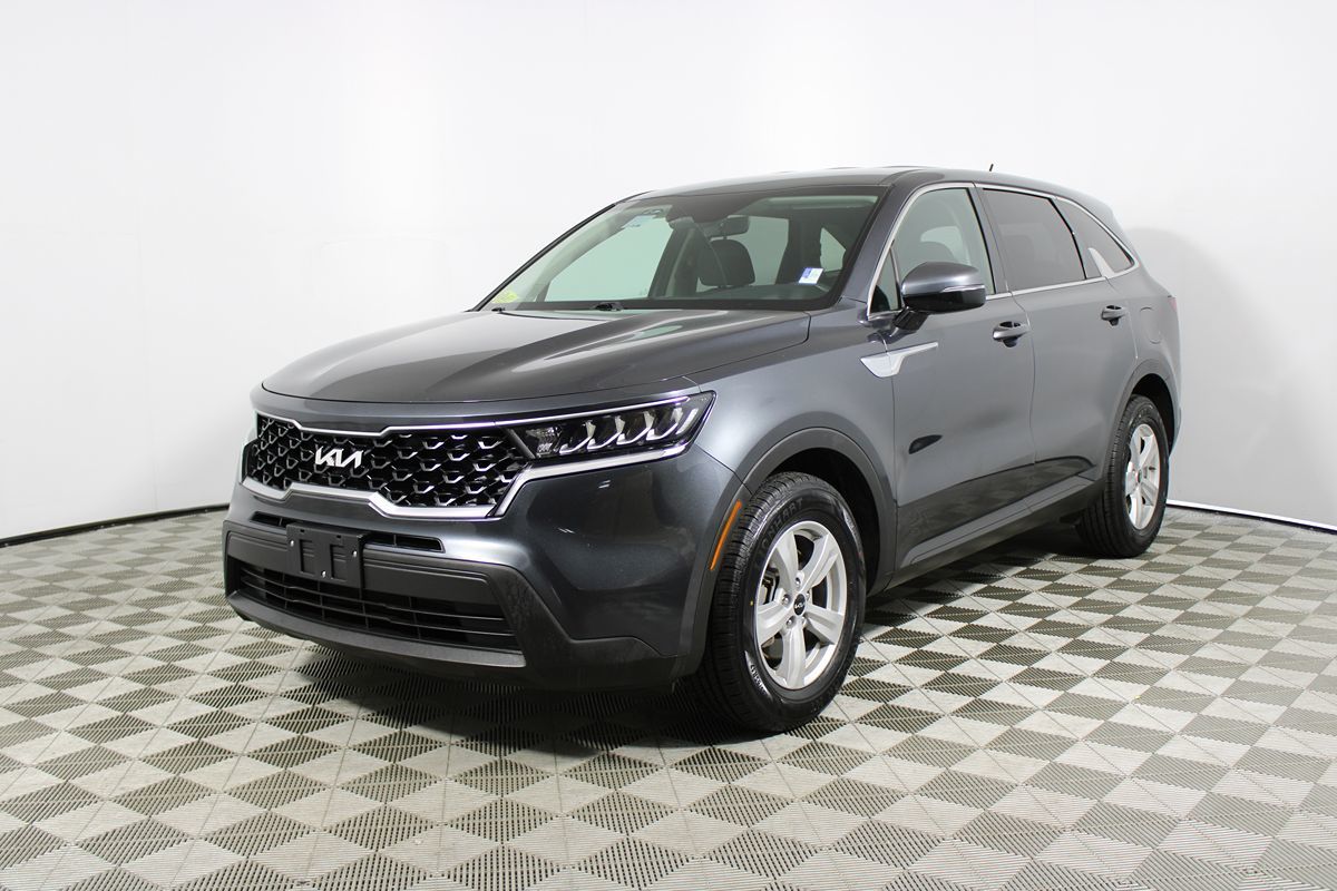 2022 Kia Sorento LX photo 3