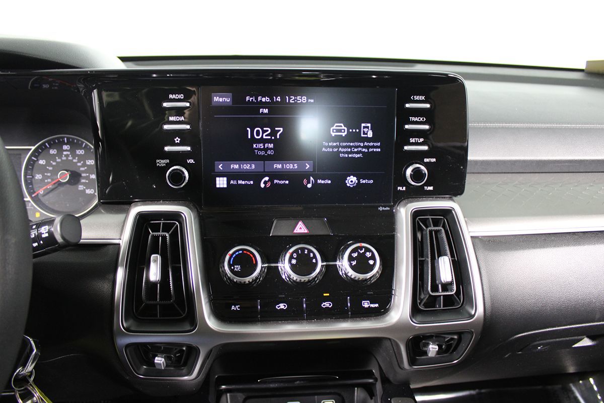 2022 Kia Sorento LX photo 6