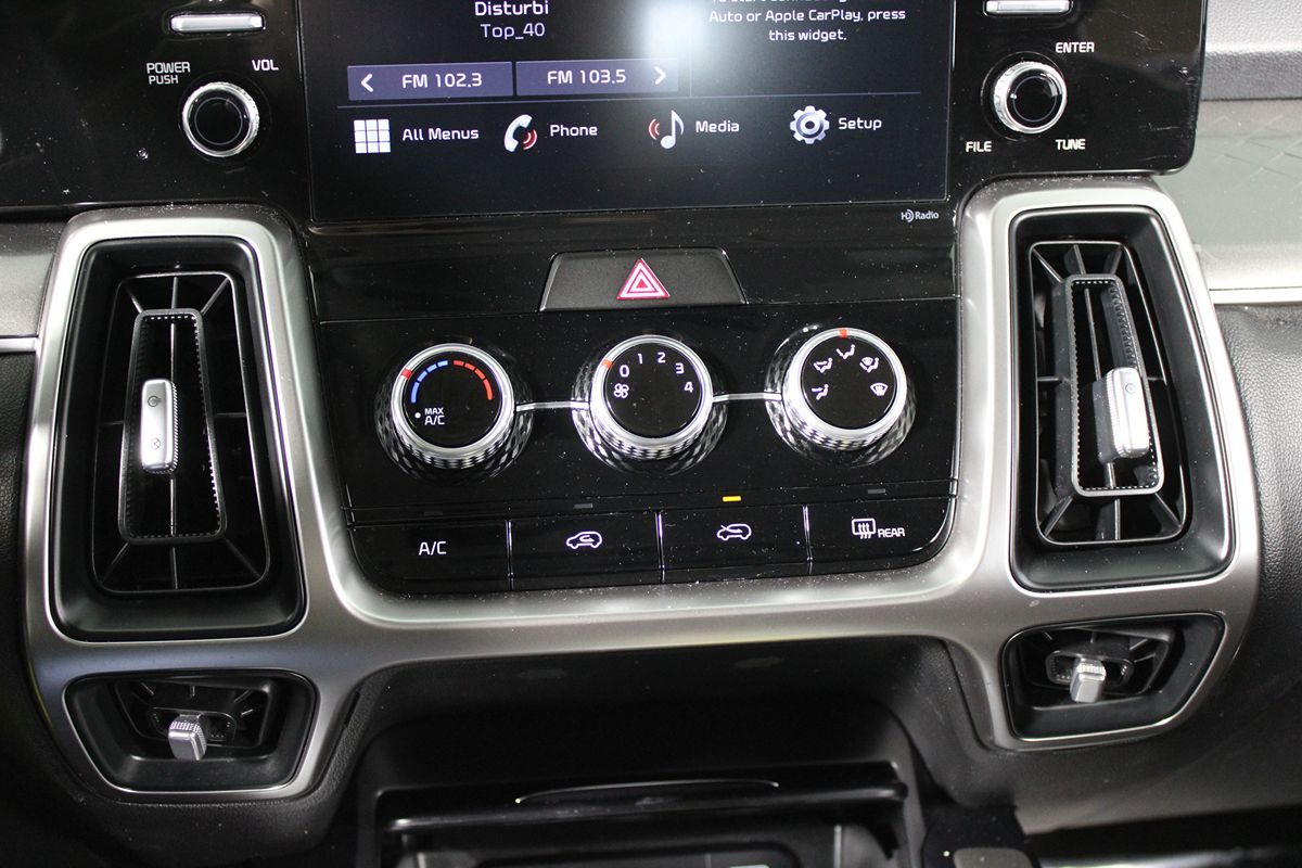 2022 Kia Sorento LX photo 7