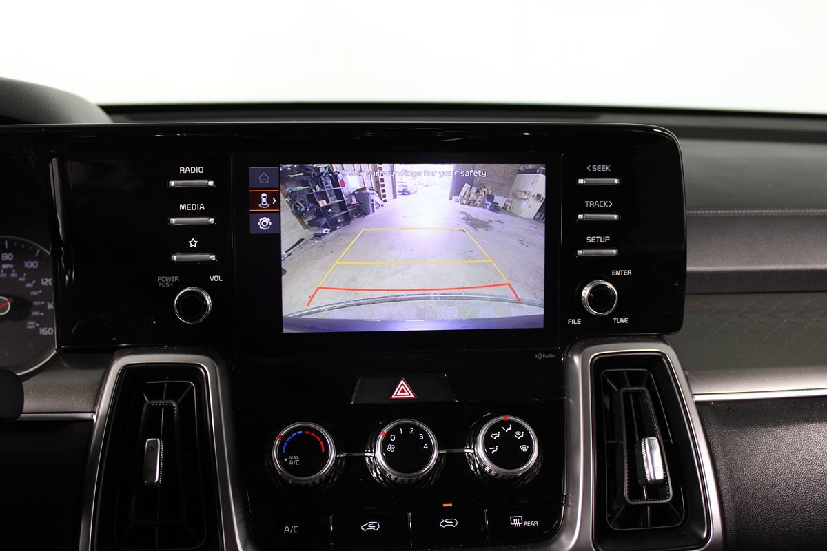 2022 Kia Sorento LX photo 11
