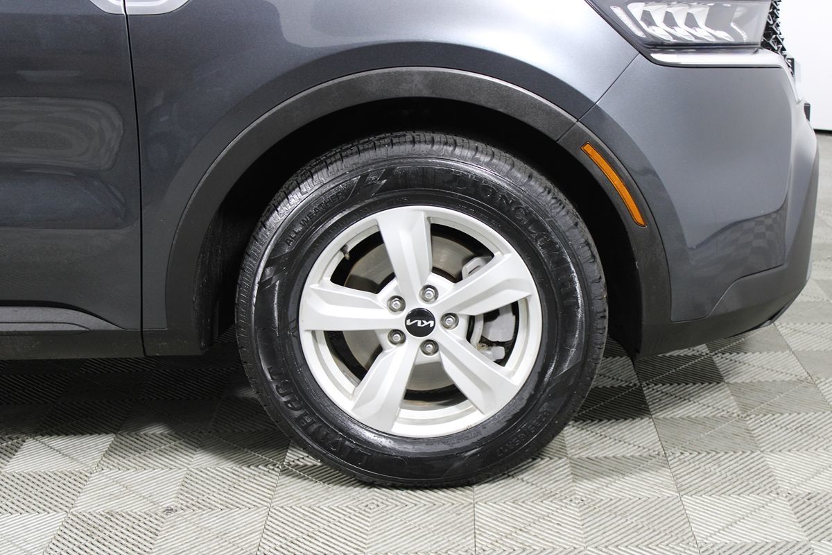 2022 Kia Sorento LX photo 15