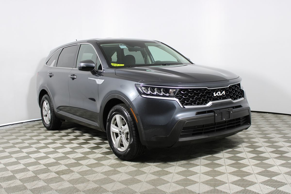 2022 Kia Sorento LX photo 17