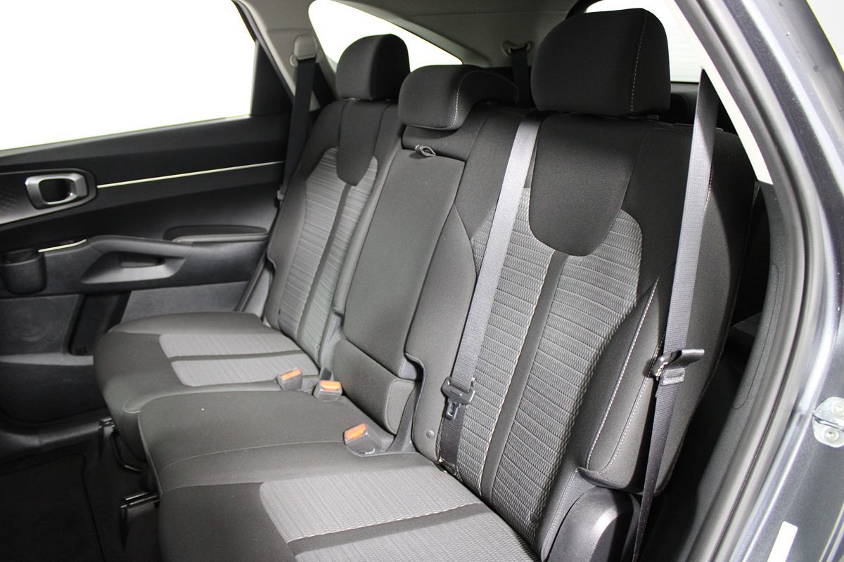 2022 Kia Sorento LX photo 19