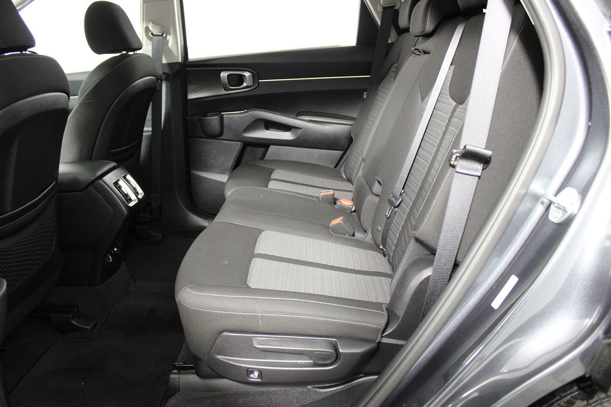 2022 Kia Sorento LX photo 20