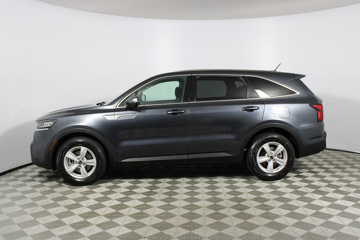 2022 Kia Sorento LX photo 25
