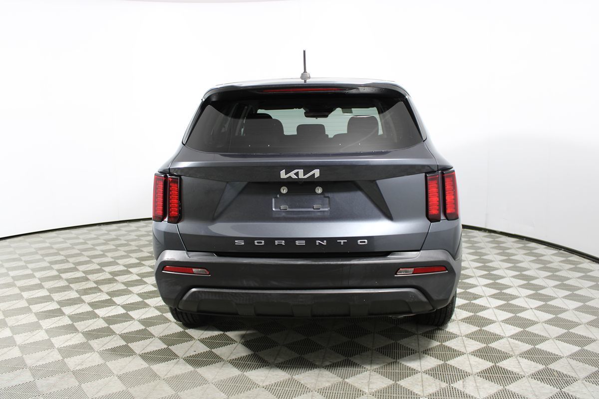 2022 Kia Sorento LX photo 27