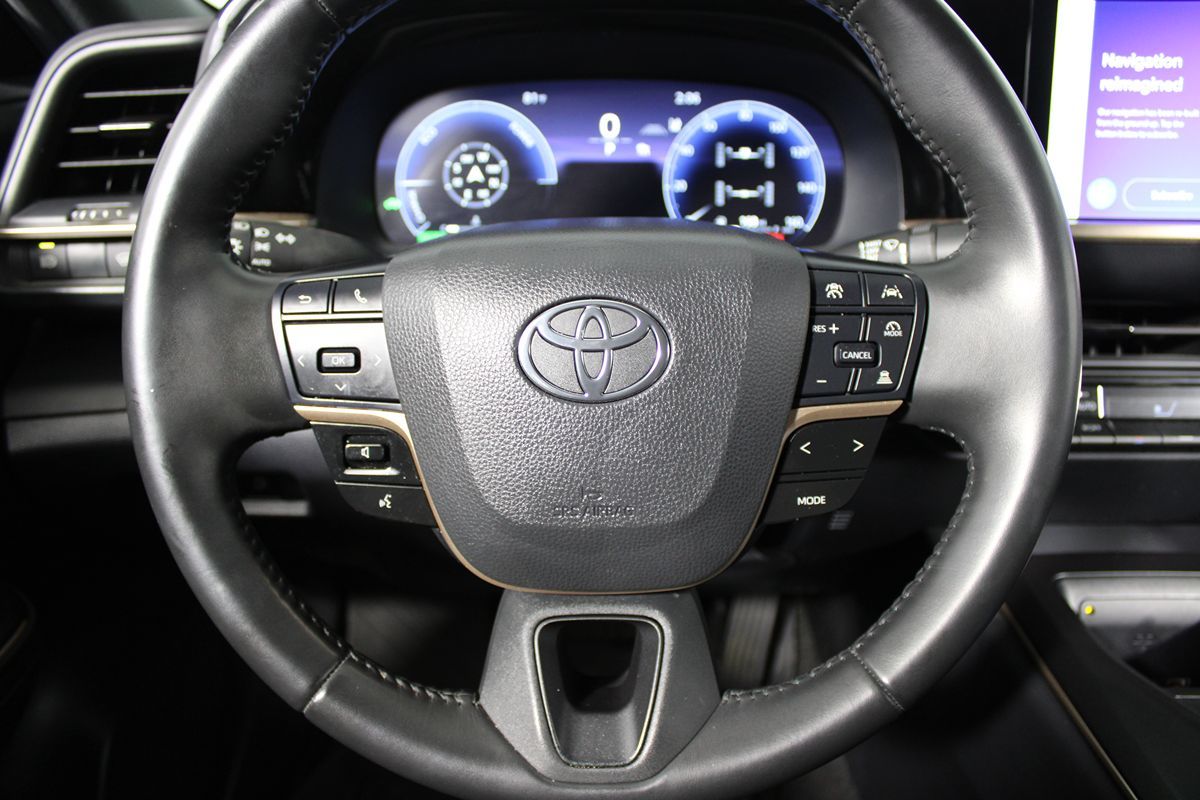 2023 Toyota Crown XLE photo 4