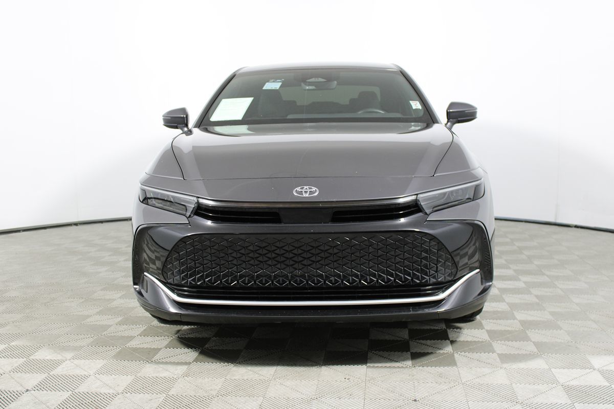 2023 Toyota Crown XLE photo 2
