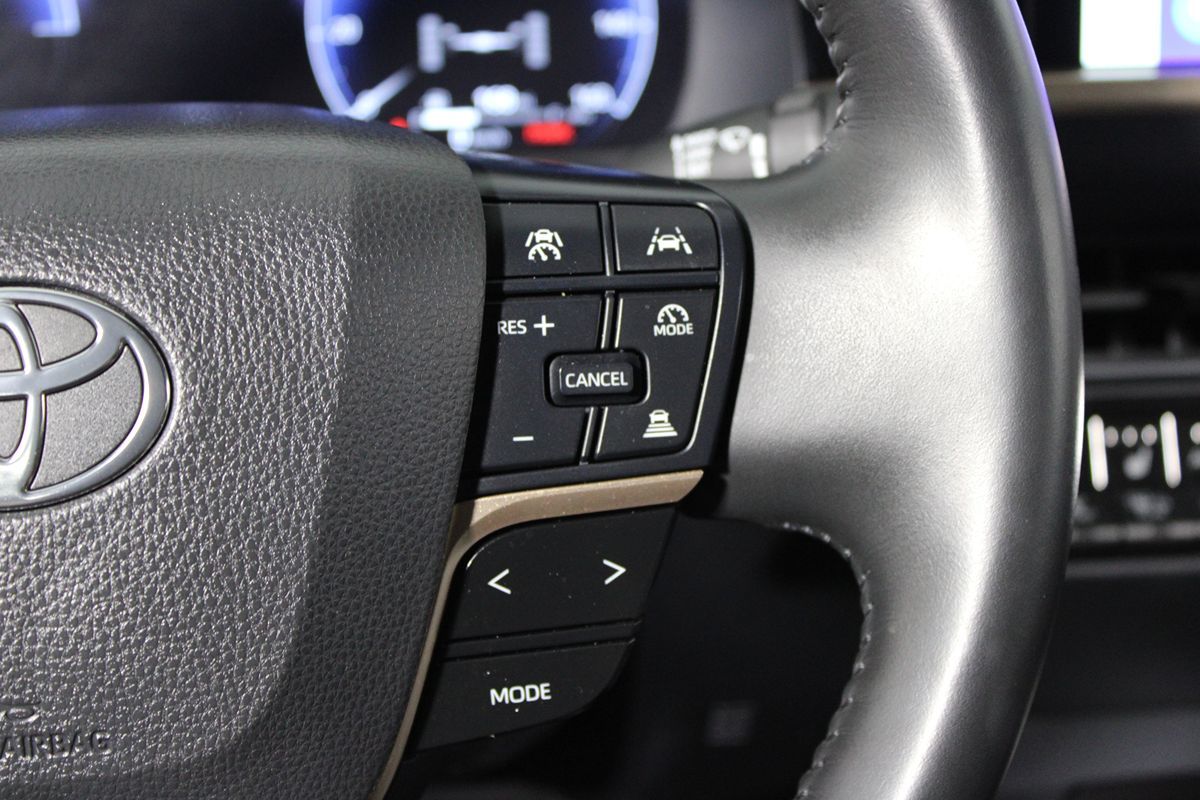 2023 Toyota Crown XLE photo 5