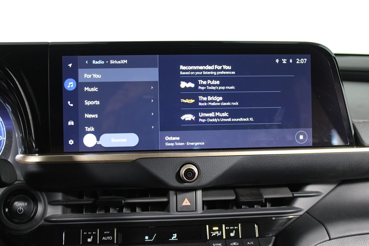 2023 Toyota Crown XLE photo 7