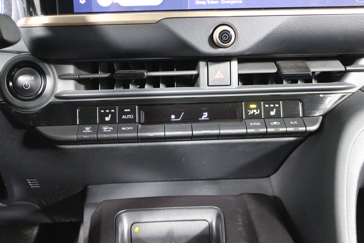 2023 Toyota Crown XLE photo 8