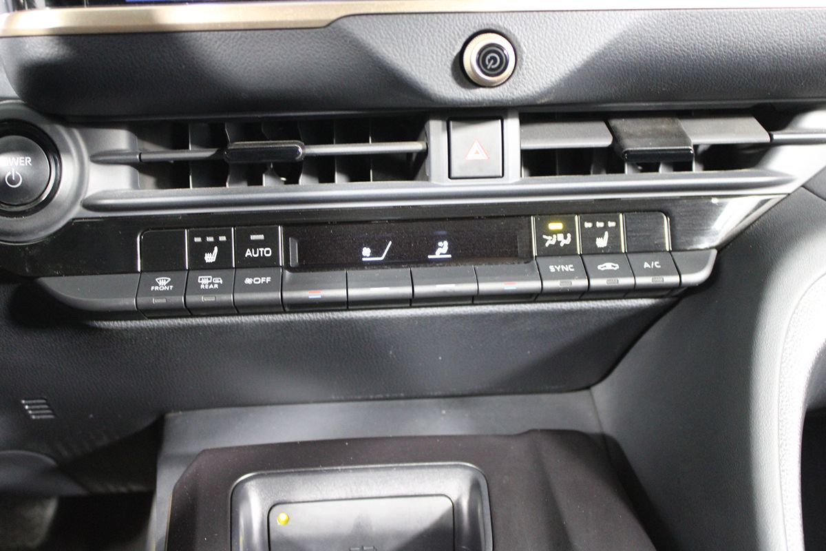 2023 Toyota Crown XLE photo 13