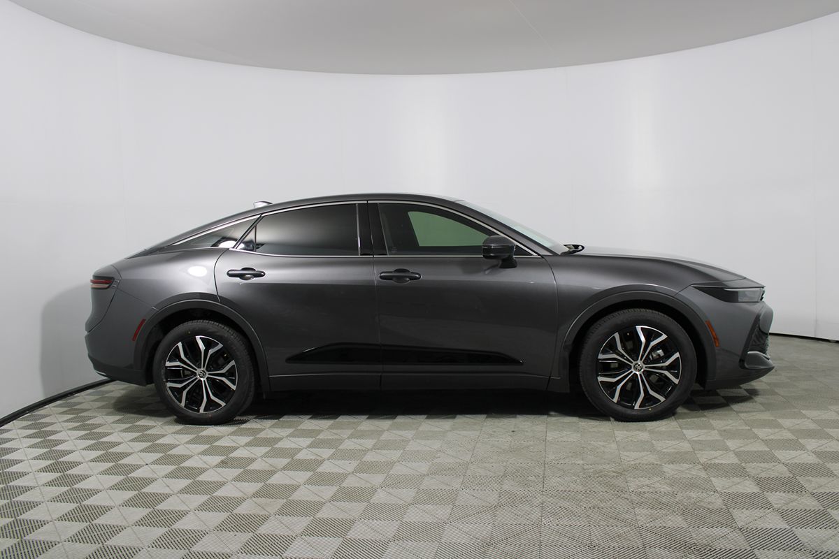 2023 Toyota Crown XLE photo 19