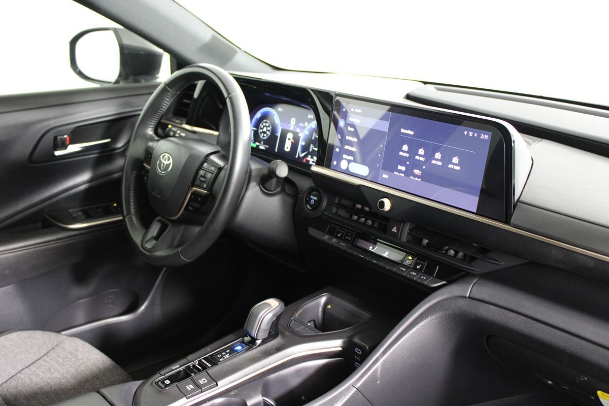 2023 Toyota Crown XLE photo 22