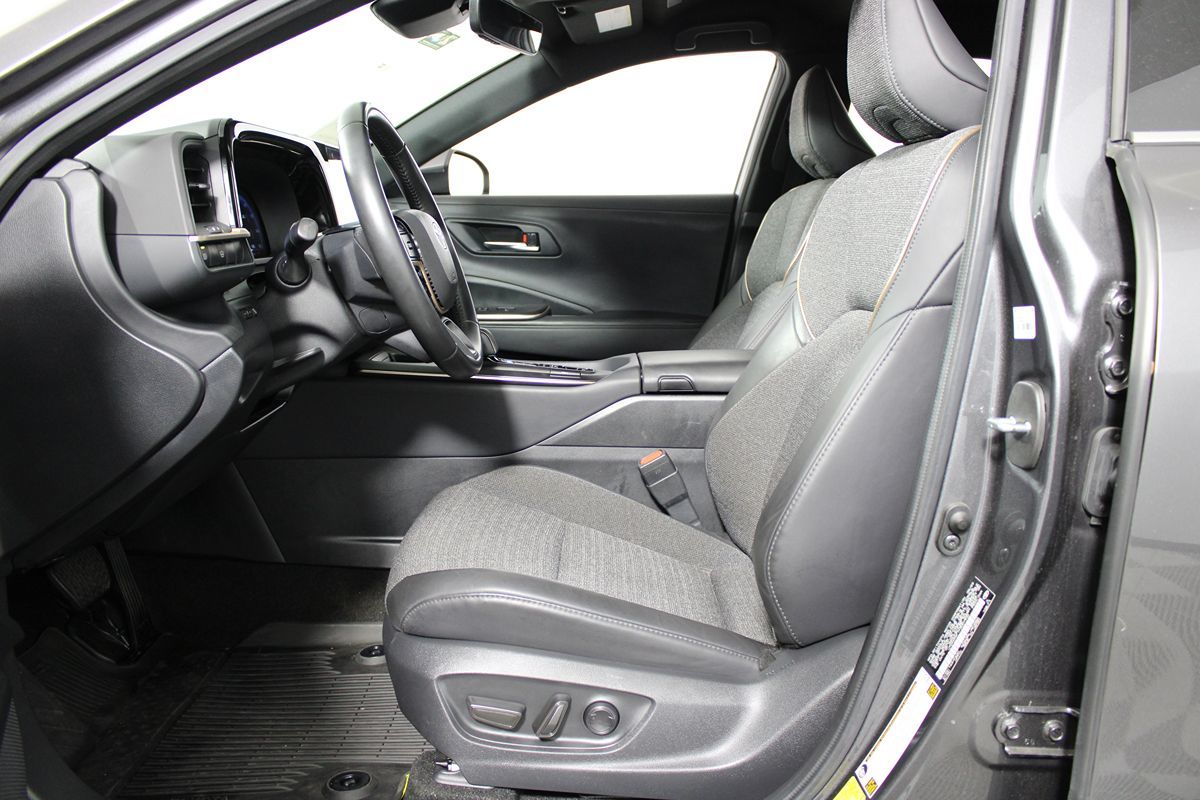 2023 Toyota Crown XLE photo 27