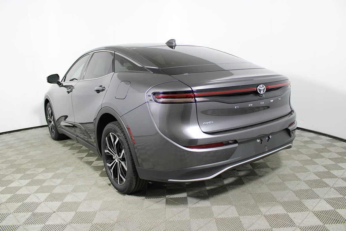 2023 Toyota Crown XLE photo 37
