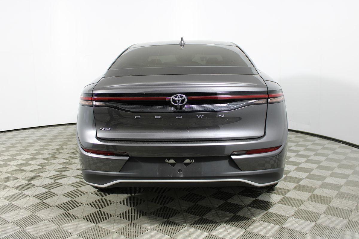 2023 Toyota Crown XLE photo 38