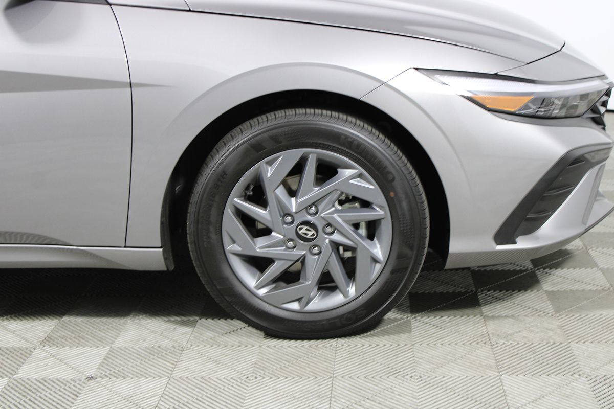 2025 Hyundai Elantra Blue - Photo 21
