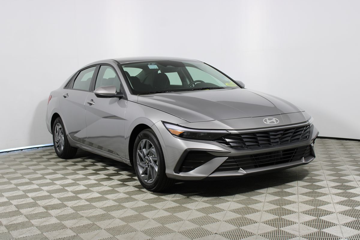2025 Hyundai Elantra Hybrid Blue photo 19