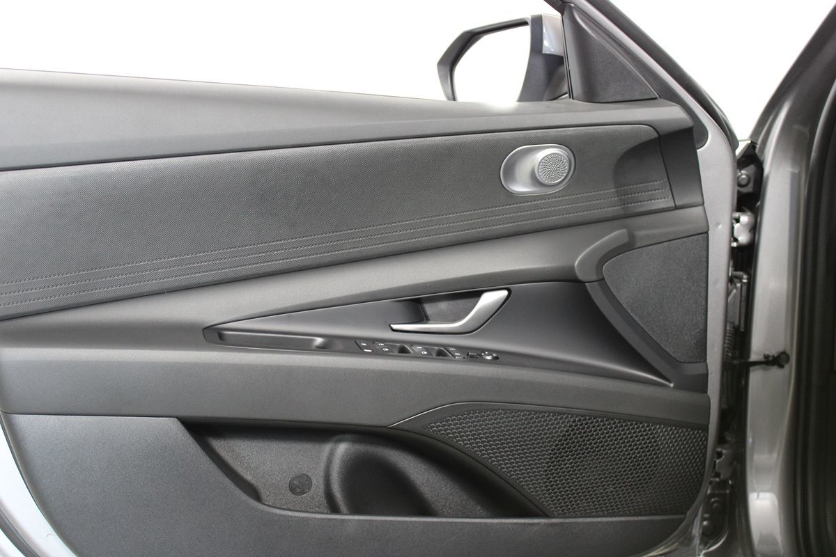 2025 Hyundai Elantra Hybrid Blue photo 5