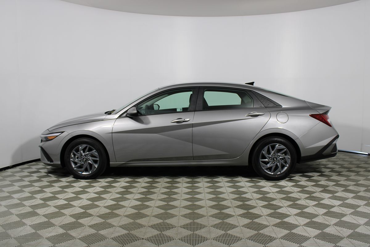 2025 Hyundai Elantra Hybrid Blue photo 25