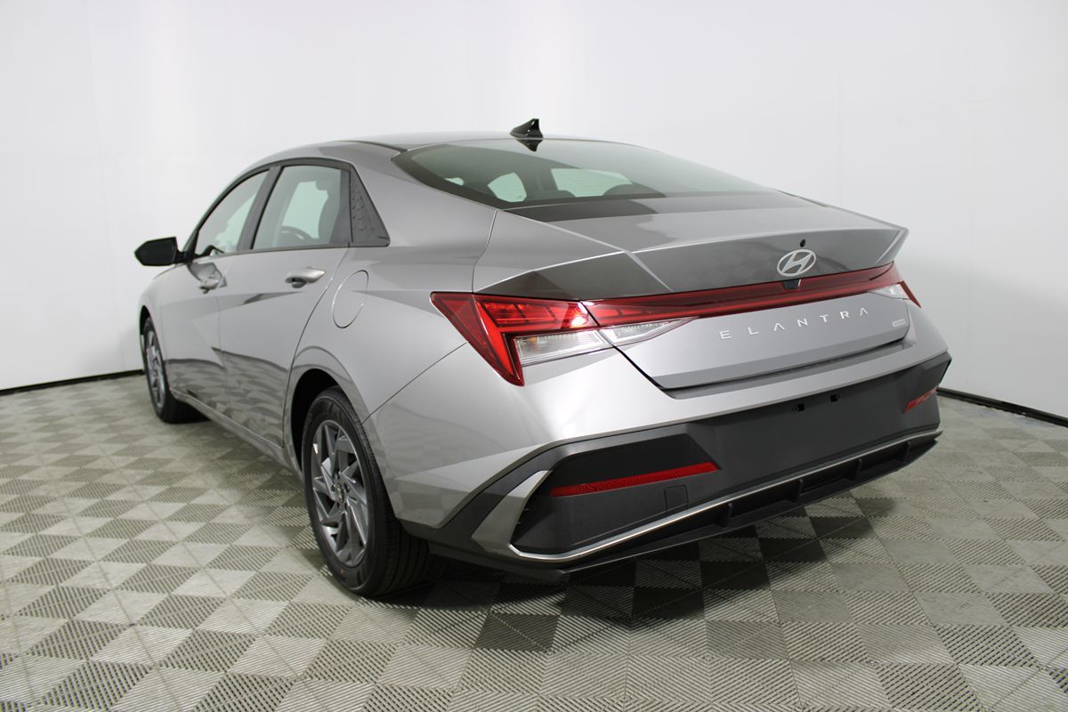 2025 Hyundai Elantra Hybrid Blue photo 26