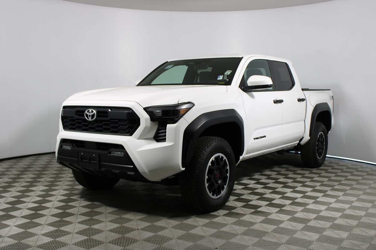 2024 Toyota Tacoma TRD photo 3